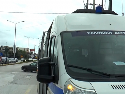 &Theta;&rho;ή&nu;&omicron;&sigmaf; &gamma;&iota;&alpha; &tau;&omicron;&nu; 17&chi;&rho;&omicron;&nu;&omicron; &sigma;&tau;&eta;&nu; &Alpha;&chi;&alpha;ΐ&alpha; - &Epsilon;ί&chi;&epsilon; &tau;&rho;&alpha;&upsilon;&mu;&alpha;&tau;&iota;&sigma;&tau;&epsilon;ί &sigma;&epsilon; &tau;&rho;&omicron;&chi;&alpha;ί&omicron; &sigma;&tau;&eta;&nu; &Omicron;&beta;&rho;&upsilon;ά (&beta;ί&nu;&tau;&epsilon;&omicron;)