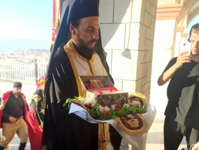 &Tau;&omicron; &Nu;&alpha;ύ&pi;&lambda;&iota;&omicron; &upsilon;&pi;&omicron;&delta;έ&chi;&tau;&eta;&kappa;&epsilon; &tau;&alpha; &iota;&epsilon;&rho;ά &lambda;&epsilon;ί&psi;&alpha;&nu;&alpha; &tau;&omega;&nu; &Alpha;&gamma;ί&omega;&nu; &Rho;&alpha;&phi;&alpha;ή&lambda;, &Nu;&iota;&kappa;&omicron;&lambda;ά&omicron;&upsilon; &kappa;&alpha;&iota; &Epsilon;&iota;&rho;ή&nu;&eta;&sigmaf; (&epsilon;&iota;&kappa;ό&nu;&epsilon;&sigmaf;)