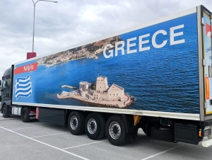 Η ιστορία πίσω από τη νταλίκα με το… Ναύπλιο που ταξιδεύει στην Ευρώπη (εικόνες)