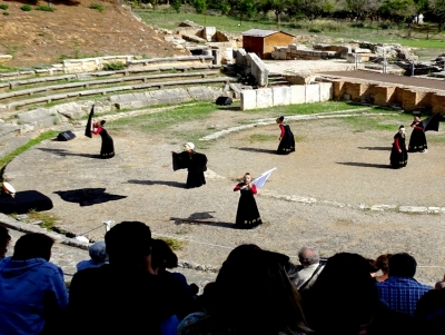 Ξεχωριστή και μοναδική πανεπιστημιακή θεατρική εμπειρία στο Αρχαίο Θέατρο Άργους (εικόνες)