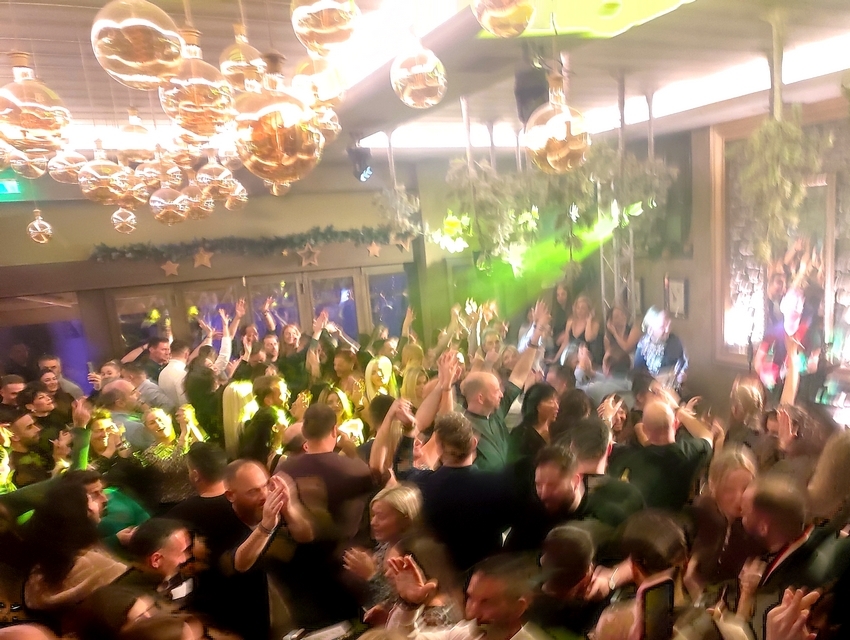 Η Μπουνάτσα… προκαλεί «τρικυμία» στις live παραστάσεις (βίντεο)