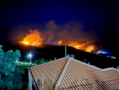 &Epsilon;ύ&beta;&omicron;&iota;&alpha;: &Mu;ά&chi;&eta; &mu;&epsilon; &tau;&iota;&sigmaf; &phi;&lambda;ό&gamma;&epsilon;&sigmaf; &kappa;&alpha;&iota; &tau;&omicron;&upsilon;&sigmaf; &alpha;&nu;έ&mu;&omicron;&upsilon;&sigmaf; ό&lambda;&eta; &tau;&eta; &nu;ύ&chi;&tau;&alpha; (&beta;ί&nu;&tau;&epsilon;&omicron;)