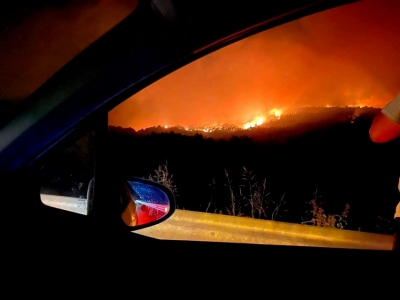 &Sigma;&upsilon;&nu;&epsilon;&chi;ί&zeta;&epsilon;&tau;&alpha;&iota; &eta; &mu;ά&chi;&eta; &mu;&epsilon; &tau;&iota;&sigmaf; &phi;&lambda;ό&gamma;&epsilon;&sigmaf; &sigma;&epsilon; &Mu;&epsilon;&sigma;&sigma;&eta;&nu;ί&alpha;, &Eta;&lambda;&epsilon;ί&alpha;, Έ&beta;&rho;&omicron; &kappa;&alpha;&iota; &Lambda;έ&sigma;&beta;&omicron; (&beta;ί&nu;&tau;&epsilon;&omicron;, &epsilon;&iota;&kappa;ό&nu;&epsilon;&sigmaf;)