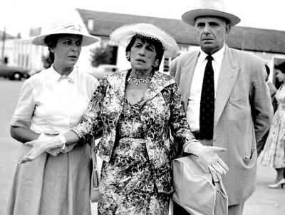 &Omicron; &laquo;&pi;ό&lambda;&epsilon;&mu;&omicron;&sigmaf;&raquo;, &omicron;&hellip; &Kappa;&alpha;ί&sigma;&alpha;&rho;&alpha;&sigmaf; &kappa;&alpha;&iota; &eta; &laquo;&theta;&epsilon;ί&alpha; &alpha;&pi;&rsquo; &tau;&omicron; &Sigma;&iota;&kappa;ά&gamma;&omicron;&raquo;!