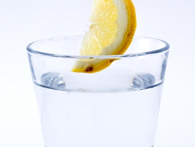 &Nu;&epsilon;&rho;ό &mu;&epsilon; &lambda;&epsilon;&mu;ό&nu;&iota; &kappa;ά&theta;&epsilon; &pi;&rho;&omega;ί, &gamma;&iota;&alpha; &kappa;&alpha;&lambda;ύ&tau;&epsilon;&rho;&eta; &upsilon;&gamma;&epsilon;ί&alpha;!