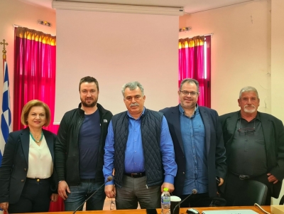 &Epsilon;&pi;ί&theta;&epsilon;&sigma;&eta; &Pi;&omicron;&upsilon;&lambda;ά &sigma;&tau;&eta;&nu; &kappa;&upsilon;&beta;έ&rho;&nu;&eta;&sigma;&eta; &alpha;&pi;ό &Pi;&iota;&epsilon;&rho;ί&alpha;: &laquo;Έ&chi;&epsilon;&iota; &epsilon;&gamma;&kappa;&alpha;&tau;&alpha;&lambda;&epsilon;ί&psi;&epsilon;&iota; &tau;&omicron;&upsilon;&sigmaf; &pi;&alpha;&rho;&alpha;&gamma;&omega;&gamma;&omicron;ύ&sigmaf; &alpha;&kappa;&tau;&iota;&nu;&iota;&delta;ί&omega;&nu; &sigma;&tau;&eta;&nu; &tau;ύ&chi;&eta; &tau;&omicron;&upsilon;&sigmaf;&raquo; (&epsilon;&iota;&kappa;ό&nu;&epsilon;&sigmaf;)