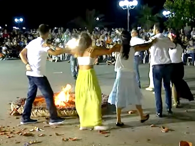 &Theta;&alpha; &alpha;&nu;ά&psi;&omicron;&upsilon;&nu; &xi;&alpha;&nu;ά &omicron;&iota; &phi;&omega;&tau;&iota;έ&sigmaf; &tau;&omicron;&upsilon; &Alpha;ϊ &Gamma;&iota;ά&nu;&nu;&eta; &tau;&omicron;&upsilon; &Kappa;&lambda;ή&delta;&omicron;&nu;&alpha; &sigma;&tau;&eta;&nu; &Epsilon;&rho;&mu;&iota;ό&nu;&eta; &ndash; Ί&delta;&iota;&alpha; &epsilon;&kappa;&delta;ή&lambda;&omega;&sigma;&eta; &kappa;&alpha;&iota; &sigma;&tau;&eta;&nu; &Kappa;&omicron;&iota;&lambda;ά&delta;&alpha; (&beta;ί&nu;&tau;&epsilon;&omicron;, &epsilon;&iota;&kappa;ό&nu;&epsilon;&sigmaf;)