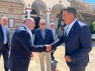 &Omicron; &Kappa;&omega;&sigma;&tau;&omicron;ύ&rho;&omicron;&sigmaf; &tau;ί&mu;&eta;&sigma;&epsilon; &tau;&eta;&nu; &kappa;&omicron;&iota;&nu;ό&tau;&eta;&tau;&alpha; &Gamma;&epsilon;&omega;&rho;&gamma;&iota;&alpha;&nu;ώ&nu; &pi;&omicron;&upsilon; &zeta;&epsilon;&iota; &sigma;&tau;&omicron; &Nu;&alpha;ύ&pi;&lambda;&iota;&omicron; &kappa;&alpha;&iota; &tau;&eta; &phi;&iota;&lambda;ί&alpha; &mu;&epsilon; &tau;&eta; &chi;ώ&rho;&alpha; &tau;&omicron;&upsilon;&sigmaf; (&epsilon;&iota;&kappa;ό&nu;&epsilon;&sigmaf;)