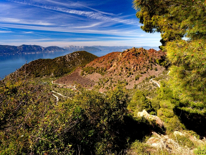 Έχει «κρυφή ζωή» το ηφαίστειο στα Μέθανα; – Τι μπορεί να συμβεί στο μέλλον; (βίντεο, εικόνες)