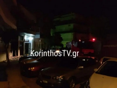 &Phi;&omega;&tau;&iota;ά &sigma;&epsilon; &sigma;&pi;ί&tau;&iota; &sigma;&tau;&eta;&nu; &Kappa;ό&rho;&iota;&nu;&theta;&omicron; &ndash; Έ&nu;&alpha;&sigmaf; &eta;&lambda;&iota;&kappa;&iota;&omega;&mu;έ&nu;&omicron;&sigmaf; &sigma;&tau;&omicron; &nu;&omicron;&sigma;&omicron;&kappa;&omicron;&mu;&epsilon;ί&omicron; (&beta;ί&nu;&tau;&epsilon;&omicron;)