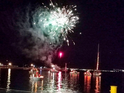 &Gamma;&kappa;&iota;ό&lambda;&alpha;&sigmaf;: &Eta; &pi;ό&lambda;&eta; &tau;&omicron;&upsilon; &Nu;&alpha;&upsilon;&pi;&lambda;ί&omicron;&upsilon; &epsilon;ί&nu;&alpha;&iota; ά&rho;&rho;&eta;&kappa;&tau;&alpha; &sigma;&upsilon;&nu;&delta;&epsilon;&delta;&epsilon;&mu;έ&nu;&eta; &mu;&epsilon; &tau;&eta; &theta;ά&lambda;&alpha;&sigma;&sigma;&alpha; (&beta;ί&nu;&tau;&epsilon;&omicron;, &epsilon;&iota;&kappa;ό&nu;&epsilon;&sigmaf;)