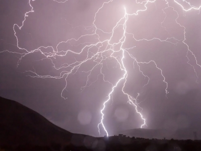 Καιρός: Έρχονται βροχές, καταιγίδες και ισχυροί νοτιάδες – Η ανάρτηση Μαρουσάκη για τον «φονικό Νοέμβριο» (βίντεο)