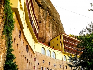 &Epsilon;&kappa;&delta;&rho;&omicron;&mu;ή &sigma;&tau;&alpha; &Kappa;&alpha;&lambda;ά&beta;&rho;&upsilon;&tau;&alpha; &alpha;&pi;ό &tau;&omicron; &Lambda;&alpha;&omicron;&gamma;&rho;&alpha;&phi;&iota;&kappa;ό &Epsilon;&rho;&gamma;&alpha;&sigma;&tau;ή&rho;&iota; &tau;&omicron;&upsilon; &delta;ή&mu;&omicron;&upsilon; &Epsilon;&rho;&mu;&iota;&omicron;&nu;ί&delta;&alpha;&sigmaf;