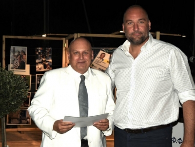 &Omicron; &Gamma;&alpha;&nu;ώ&sigma;&eta;&sigmaf; &laquo;&alpha;&gamma;&kappa;ά&lambda;&iota;&alpha;&sigma;&epsilon;&raquo; &tau;&eta; &sigma;&pi;&omicron;&upsilon;&delta;&alpha;ί&alpha; &epsilon;&kappa;&delta;ή&lambda;&omega;&sigma;&eta; &tau;&eta;&sigmaf; &Pi;&Epsilon;&Phi;&Phi;&Epsilon;&Epsilon; &kappa;&alpha;&iota; &tau;&omicron;&upsilon; &Delta;ή&mu;&omicron;&upsilon; &Epsilon;&rho;&mu;&iota;&omicron;&nu;ί&delta;&alpha;&sigmaf; (&beta;ί&nu;&tau;&epsilon;&omicron;, &epsilon;&iota;&kappa;ό&nu;&epsilon;&sigmaf;)