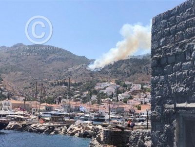 &Phi;&omega;&tau;&iota;ά &xi;έ&sigma;&pi;&alpha;&sigma;&epsilon; &sigma;&tau;&eta;&nu; Ύ&delta;&rho;&alpha; - &Sigma;&tau;&eta; &mu;ά&chi;&eta; &tau;&eta;&sigmaf; &kappa;&alpha;&tau;ά&sigma;&beta;&epsilon;&sigma;&eta;&sigmaf; &kappa;&alpha;&iota; &alpha;&epsilon;&rho;&omicron;&pi;&lambda;ά&nu;&alpha; (&epsilon;&iota;&kappa;ό&nu;&epsilon;&sigmaf;)