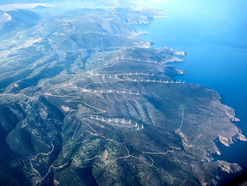 ΑΠΕ: Επιτυγχάνεται ή όχι η προστασία του φυσικού περιβάλλοντος; – Τι λένε ειδικοί (βίντεο, εικόνες)