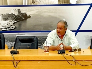 Νέα απάντηση Αναγνωσταρά σε Κωστούρο – Τον καλεί να παραιτηθεί