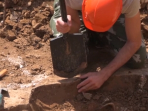 &Mu;&iota;&alpha; &sigma;&pi;&omicron;&upsilon;&delta;&alpha;ί&alpha; &alpha;&nu;&alpha;&kappa;ά&lambda;&upsilon;&psi;&eta; έ&gamma;&iota;&nu;&epsilon; &sigma;&tau;&eta; &Mu;&epsilon;&gamma;&alpha;&lambda;ό&pi;&omicron;&lambda;&eta; (&beta;ί&nu;&tau;&epsilon;&omicron;)