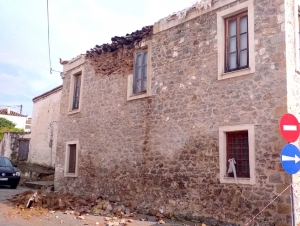 Κακοκαιρία: Προβλήματα στο Κρανίδι – Κατέρρευσε τοίχος παλιού σπιτιού, φωτιά από κεραυνό στο Κοκκινάρι (βίντεο, εικόνες)
