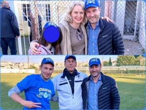 &Nu;&tau;&alpha;&beta;έ&lambda;&omicron;&sigmaf;: &Omicron; &gamma;&iota;&alpha;&tau;&rho;ό&sigmaf; &pi;&omicron;&upsilon; &laquo;&alpha;&rho;&rho;ώ&sigma;&tau;&eta;&sigma;&epsilon;&raquo; &tau;&omicron; &Kappa;&iota;&beta;έ&rho;&iota; &mu;έ&sigma;&alpha; &alpha;&pi;ό &tau;&omicron; &pi;&omicron;&delta;ό&sigma;&phi;&alpha;&iota;&rho;&omicron; (&beta;ί&nu;&tau;&epsilon;&omicron;)