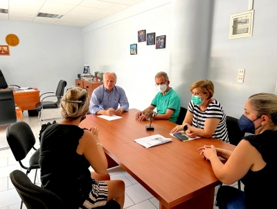 &Omicron; &Alpha;&nu;&delta;&rho;&iota;&alpha;&nu;ό&sigmaf; ά&kappa;&omicron;&upsilon;&sigma;&epsilon; &tau;&alpha; &pi;&rho;&omicron;&beta;&lambda;ή&mu;&alpha;&tau;&alpha; &tau;&omega;&nu; &lambda;&omicron;&gamma;&iota;&sigma;&tau;ώ&nu; &kappa;&alpha;&iota;  &phi;&omicron;&rho;&omicron;&tau;&epsilon;&chi;&nu;&iota;&kappa;ώ&nu; &ndash; &Tau;&iota; &upsilon;&pi;&omicron;&sigma;&chi;έ&theta;&eta;&kappa;&epsilon; (&epsilon;&iota;&kappa;ό&nu;&epsilon;&sigmaf;)