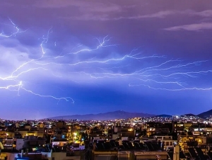 Καιρός: Χειμώνας για 48 ώρες με καταιγίδες, πολύ νερό και χαλάζι - Έκτακτο δελτίο από την ΕΜΥ, οδηγίες από την Πολιτική Προστασία (βίντεο)