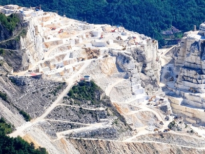&Epsilon;&rho;&mu;&iota;&omicron;&nu;ί&delta;&alpha;: &Pi;&alpha;&rho;έ&mu;&beta;&alpha;&sigma;&eta; &tau;&eta;&sigmaf; &alpha;&nu;&tau;&iota;&pi;&omicron;&lambda;ί&tau;&epsilon;&upsilon;&sigma;&eta;&sigmaf; &gamma;&iota;&alpha; &tau;&alpha; &lambda;&alpha;&tau;&omicron;&mu;&epsilon;ί&alpha; &sigma;&tau;&omicron; &Lambda;&omicron;&upsilon;&kappa;&alpha;ΐ&tau;&iota;