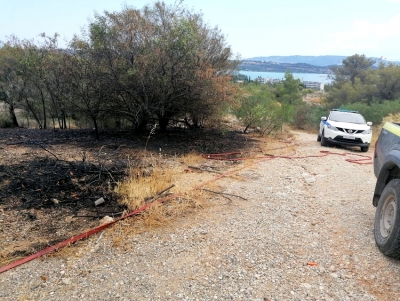 &Epsilon;&rho;&mu;&iota;&omicron;&nu;ί&delta;&alpha;: &Phi;&omega;&tau;&iota;ά &sigma;&tau;&omicron; &Pi;ό&rho;&tau;&omicron; &Chi;έ&lambda;&iota;, &sigma;&beta;ή&sigma;&tau;&eta;&kappa;&epsilon; ά&mu;&epsilon;&sigma;&alpha; (&epsilon;&iota;&kappa;ό&nu;&epsilon;&sigmaf;)