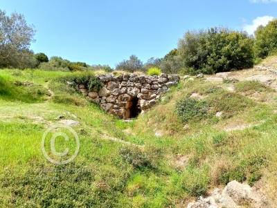 &Alpha;&rho;&gamma;&omicron;&lambda;ί&delta;&alpha;: &Delta;&epsilon;&sigma;&pi;ό&zeta;&epsilon;&iota; &laquo;&alpha;&gamma;έ&rho;&omega;&chi;&eta;&raquo; &eta; &gamma;έ&phi;&upsilon;&rho;&alpha; &tau;&eta;&sigmaf; &Kappa;&alpha;&zeta;ά&rho;&mu;&alpha;&sigmaf; &ndash; &Alpha;&pi;ό &tau;&alpha; &sigma;&eta;&mu;&alpha;&nu;&tau;&iota;&kappa;ό&tau;&epsilon;&rho;&alpha; &mu;&nu;&eta;&mu;&epsilon;ί&alpha; &tau;&omicron;&upsilon; &Mu;&upsilon;&kappa;&eta;&nu;&alpha;ϊ&kappa;&omicron;ύ &pi;&omicron;&lambda;&iota;&tau;&iota;&sigma;&mu;&omicron;ύ (&epsilon;&iota;&kappa;ό&nu;&epsilon;&sigmaf;, &beta;ί&nu;&tau;&epsilon;&omicron;)