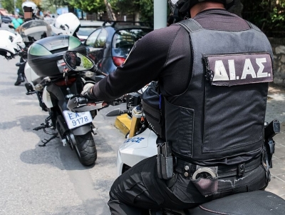 &Pi;&omicron;&iota;&nu;&iota;&kappa;ή &delta;ί&omega;&xi;&eta; &sigma;&epsilon; &delta;ύ&omicron; &alpha;&sigma;&tau;&upsilon;&nu;&omicron;&mu;&iota;&kappa;&omicron;ύ&sigmaf; &gamma;&iota;&alpha; &beta;&iota;&alpha;&sigma;&mu;ό &sigma;&tau;&omicron; &Alpha;&Tau; &Omicron;&mu;ό&nu;&omicron;&iota;&alpha;&sigmaf; &ndash; &Tau;&omicron; &chi;&rho;&omicron;&nu;&iota;&kappa;ό &tau;&eta;&sigmaf; &upsilon;&pi;ό&theta;&epsilon;&sigma;&eta;&sigmaf; (&beta;ί&nu;&tau;&epsilon;&omicron;)