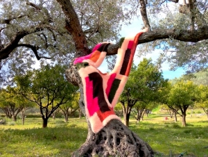 &Epsilon;&rho;&mu;&iota;&omicron;&nu;ί&delta;&alpha;: &Theta;&epsilon;&rho;&iota;&nu;ό &eta;&lambda;&iota;&omicron;&sigma;&tau;ά&sigma;&iota;&omicron; &mu;&epsilon; &tau;&omicron;&upsilon;&sigmaf; &laquo;The Callas&raquo; 12 ώ&rho;&epsilon;&sigmaf; &sigma;&tau;&omicron; &kappa;&tau;ή&mu;&alpha; &tau;&omicron;&upsilon;&sigmaf; &sigma;&tau;&eta; &Theta;&epsilon;&rho;&mu;&eta;&sigma;ί&alpha; (&epsilon;&iota;&kappa;ό&nu;&epsilon;&sigmaf;)