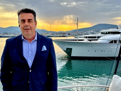 &Kappa;&omega;&sigma;&tau;&omicron;ύ&rho;&omicron;&sigmaf;: &Mu;&epsilon;&gamma;ά&lambda;&omicron; &pi;&omicron;&lambda;&iota;&tau;&iota;&sigma;&tau;&iota;&kappa;ό &gamma;&epsilon;&gamma;&omicron;&nu;ό&sigmaf; &tau;&omicron; &Phi;&epsilon;&sigma;&tau;&iota;&beta;ά&lambda; &Mu;&omicron;&upsilon;&sigma;&iota;&kappa;ή&sigmaf; &sigma;&tau;&omicron; &Nu;&alpha;ύ&pi;&lambda;&iota;&omicron;