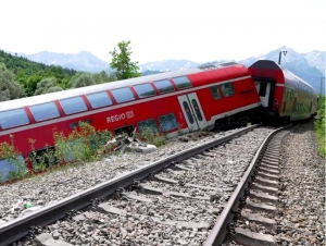 &Tau;&rho;&alpha;&gamma;&omega;&delta;ί&alpha; &sigma;&tau;&eta; &Gamma;&epsilon;&rho;&mu;&alpha;&nu;ί&alpha;: &Epsilon;&kappa;&tau;&rho;&omicron;&chi;&iota;&alpha;&sigma;&mu;ό&sigmaf; &tau;&rho;έ&nu;&omicron;&upsilon; &sigma;&tau;&eta; &Beta;&alpha;&upsilon;&alpha;&rho;ί&alpha; &mu;&epsilon; &nu;&epsilon;&kappa;&rho;&omicron;ύ&sigmaf; &kappa;&alpha;&iota; &tau;&rho;&alpha;&upsilon;&mu;&alpha;&tau;ί&epsilon;&sigmaf; (&beta;ί&nu;&tau;&epsilon;&omicron;)