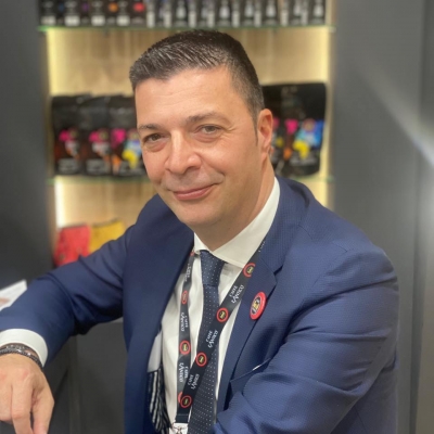 O &epsilon;&pi;&iota;&chi;&epsilon;&iota;&rho;&eta;&mu;&alpha;&tau;ί&alpha;&sigmaf; &Kappa;&omega;&nu;&sigma;&tau;&alpha;&nu;&tau;ί&nu;&omicron;&sigmaf; &Mu;ά&kappa;&alpha;&rho;&eta;&sigmaf; &upsilon;&pi;&omicron;&psi;ή&phi;&iota;&omicron;&sigmaf; &Delta;ή&mu;&alpha;&rho;&chi;&omicron;&sigmaf; &Nu;&alpha;&upsilon;&pi;&lambda;&iota;έ&omega;&nu;