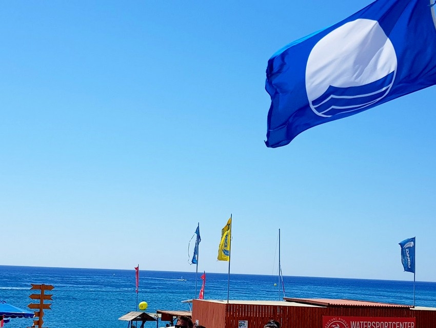 Αργολίδα χωρίς «Γαλάζια Σημαία»: Γιατί αφαιρέθηκαν και οι τέσσερις τελευταίες;