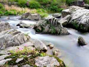 &Sigma;&upsilon;&nu;&epsilon;&chi;ί&zeta;&epsilon;&iota; &nu;&alpha; &laquo;&kappa;&alpha;ί&epsilon;&iota;&raquo; &tau;&omicron; &theta;έ&mu;&alpha; &tau;&omicron;&upsilon; &nu;&epsilon;&rho;&omicron;ύ &ndash; &Pi;&omicron;ύ &beta;&rho;&iota;&sigma;&kappa;ό&mu;&alpha;&sigma;&tau;&epsilon; &mu;&epsilon; &tau;&eta;&nu; &epsilon;&nu;ί&sigma;&chi;&upsilon;&sigma;&eta; &tau;&omega;&nu; &alpha;&pi;&omicron;&theta;&epsilon;&mu;ά&tau;&omega;&nu;, &mu;&epsilon;&tau;ά &tau;&iota;&sigmaf; &beta;&rho;&omicron;&chi;έ&sigmaf;; (&beta;ί&nu;&tau;&epsilon;&omicron;, &epsilon;&iota;&kappa;ό&nu;&epsilon;&sigmaf;)
