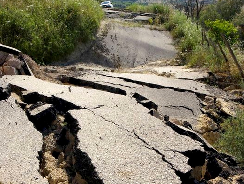 Τρομάζουν βίντεο και εικόνες από τον σεισμό 7,6 Ρίχτερ στην Παπούα Νέα Γουινέα
