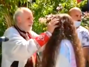 Ά&gamma;&iota;&omicron;&iota; &Iota;&sigma;ί&delta;&omega;&rho;&omicron;&iota;: &laquo;&Iota;&epsilon;&rho;ό&sigmaf; &pi;ό&lambda;&epsilon;&mu;&omicron;&sigmaf;&raquo; &gamma;&iota;&alpha; &tau;&alpha; &theta;&alpha;ύ&mu;&alpha;&tau;&alpha;, &nu;έ&alpha; &pi;&alpha;&rho;έ&mu;&beta;&alpha;&sigma;&eta; &alpha;&pi;ό &tau;&omicron;&nu; &Mu;&eta;&tau;&rho;&omicron;&pi;&omicron;&lambda;ί&tau;&eta; &Alpha;&rho;&gamma;&omicron;&lambda;ί&delta;&alpha;&sigmaf; (&beta;ί&nu;&tau;&epsilon;&omicron;)