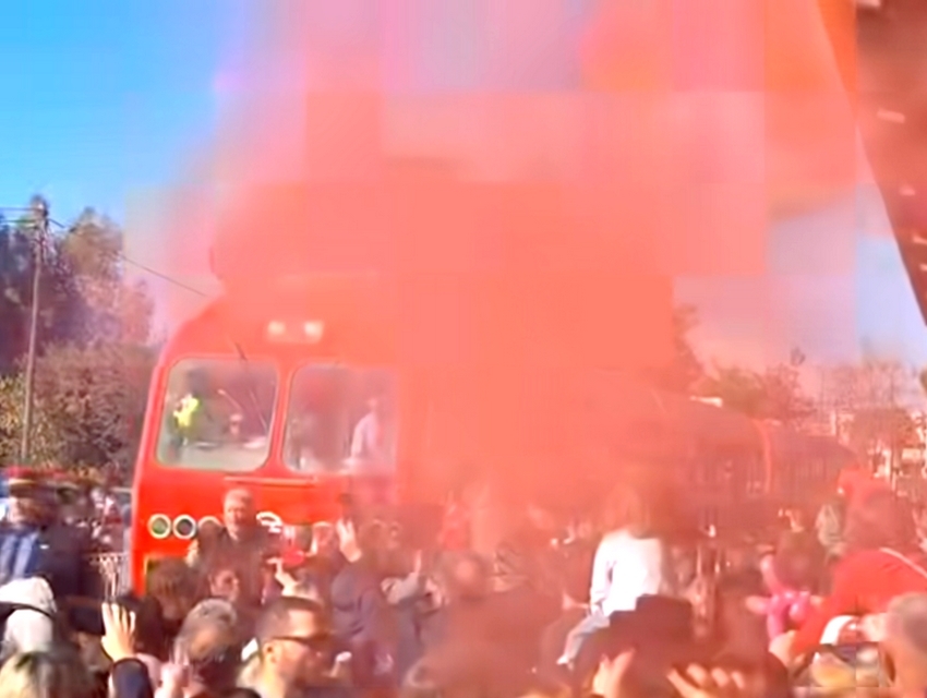 Καλαμάτα: Το τρένο έφερε τον Άγιο Βασίλη – Ευχή όλων να σφυρίξει ξανά στη Μεσσηνία και σε όλη την Πελοπόννησο (βίντεο)