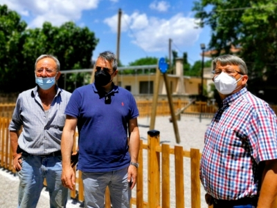 &Tau;&rho;&epsilon;&iota;&sigmaf; &nu;έ&epsilon;&sigmaf; &pi;&alpha;&iota;&delta;&iota;&kappa;έ&sigmaf; &chi;&alpha;&rho;έ&sigmaf; &sigma;&epsilon; &Tau;&rho;ί&pi;&omicron;&lambda;&eta;, &Lambda;&epsilon;&beta;ί&delta;&iota; &kappa;&alpha;&iota; &Epsilon;&lambda;&alpha;&iota;&omicron;&chi;ώ&rho;&iota; (video)
