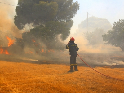 &Pi;&omicron;&lambda;ύ &upsilon;&psi;&eta;&lambda;ό&sigmaf; &omicron; &kappa;ί&nu;&delta;&upsilon;&nu;&omicron;&sigmaf; &pi;&upsilon;&rho;&kappa;&alpha;&gamma;&iota;ά&sigmaf; &kappa;&alpha;&iota; &sigma;ή&mu;&epsilon;&rho;&alpha; &sigma;&tau;&eta;&nu; &Alpha;&rho;&gamma;&omicron;&lambda;ί&delta;&alpha; &ndash; &Sigma;&upsilon;&nu;&alpha;&gamma;&epsilon;&rho;&mu;ό&sigmaf; &gamma;&iota;&alpha; &tau;&omicron; &phi;&alpha;&iota;&nu;ό&mu;&epsilon;&nu;&omicron; Hot Dry Windy (&epsilon;&iota;&kappa;ό&nu;&epsilon;&sigmaf;)