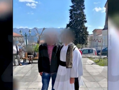 &Sigma;&upsilon;&gamma;&kappa;&lambda;&omicron;&nu;&iota;&sigma;&mu;έ&nu;&eta; &eta; &Alpha;&rho;&kappa;&alpha;&delta;ί&alpha; &alpha;&pi;ό &tau;&omicron;&nu; &theta;ά&nu;&alpha;&tau;&omicron; &tau;&omicron;&upsilon; 15&chi;&rho;&omicron;&nu;&omicron;&upsilon; &mu;&epsilon; &tau;&omicron; &pi;&omicron;&delta;ή&lambda;&alpha;&tau;&omicron; &ndash; &Rho;&alpha;&gamma;ί&zeta;&omicron;&upsilon;&nu; &kappa;&alpha;&rho;&delta;&iota;έ&sigmaf; &omicron;&iota; &gamma;&omicron;&nu;&epsilon;ί&sigmaf; &tau;&omicron;&upsilon; (&beta;ί&nu;&tau;&epsilon;&omicron;, &epsilon;&iota;&kappa;ό&nu;&alpha;)