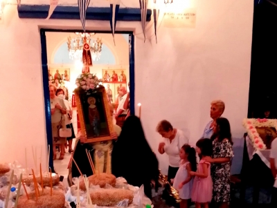 &Epsilon;&rho;&mu;&iota;&omicron;&nu;ί&delta;&alpha;: &Gamma;&iota;&omicron;&rho;&tau;ά&zeta;&epsilon;&iota; &eta; &Epsilon;&rho;&mu;&iota;ό&nu;&eta; &ndash; &Pi;&lambda;ή&theta;&omicron;&sigmaf; &kappa;ό&sigma;&mu;&omicron;&upsilon; &sigma;&tau;&omicron; &epsilon;&kappa;&kappa;&lambda;&eta;&sigma;ά&kappa;&iota; &tau;&eta;&sigmaf; &pi;&epsilon;&rho;&iota;&omicron;&chi;ή&sigmaf; (&epsilon;&iota;&kappa;ό&nu;&epsilon;&sigmaf;)
