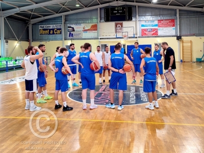 &Alpha;&Omicron; &Epsilon;&rho;&mu;&iota;&omicron;&nu;ί&delta;&alpha;&sigmaf;: &laquo;&Delta;&epsilon;&mu;έ&nu;&omicron;&iota;&hellip; &kappa;&alpha;&iota; &delta;&upsilon;&nu;&alpha;&tau;&omicron;ί &nu;&alpha; &alpha;&nu;&tau;&alpha;&pi;&omicron;&kappa;&rho;&iota;&theta;&omicron;ύ&mu;&epsilon; &sigma;&tau;&iota;&sigmaf; &pi;&rho;&omicron;&kappa;&lambda;ή&sigma;&epsilon;&iota;&sigmaf; &kappa;&alpha;&iota; &tau;&eta;&sigmaf; &nu;έ&alpha;&sigmaf; &sigma;&epsilon;&zeta;ό&nu;&raquo; (&beta;ί&nu;&tau;&epsilon;&omicron;, &epsilon;&iota;&kappa;ό&nu;&epsilon;&sigmaf;)