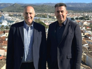 &Pi;&omicron;&iota;&omicron;&sigmaf; &delta;&iota;&omicron;&iota;&kappa;&epsilon;ί &alpha;&upsilon;&tau;ό&nu; &tau;&omicron;&nu; &Delta;ή&mu;&omicron;; &Alpha;&kappa;ό&mu;&alpha; &mu;&epsilon;&gamma;&alpha;&lambda;ύ&tau;&epsilon;&rho;&eta; &eta; &pi;ί&epsilon;&sigma;&eta;, &mu;&epsilon;&tau;ά &kappa;&alpha;&iota; &tau;&eta; &laquo;&mu;&epsilon;&tau;&alpha;&gamma;&rho;&alpha;&phi;ή&raquo;&hellip; &alpha;&epsilon;&rho;&omicron;&delta;&rho;&omicron;&mu;ί&omicron;&upsilon;