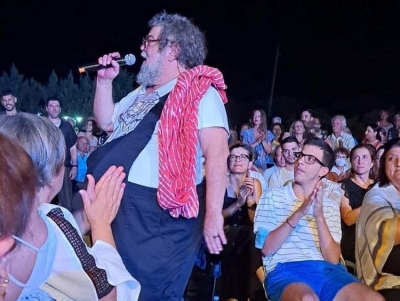 &laquo;&Epsilon;&rho;&mu;&eta;&nu;&epsilon;ί&epsilon;&sigmaf; &sigma;&tau;&eta;&nu; &Epsilon;&rho;&mu;&iota;&omicron;&nu;ί&delta;&alpha;&raquo;: &laquo;&Kappa;&alpha;&theta;ή&lambda;&omega;&sigma;&epsilon;&raquo; &omicron; &Sigma;&tau;&alpha;&mu;ά&tau;&eta;&sigmaf; &Kappa;&rho;&alpha;&omicron;&upsilon;&nu;ά&kappa;&eta;&sigmaf;, &laquo;&mu;ά&gamma;&epsilon;&psi;&epsilon;&raquo; &tau;&omicron; 9&omicron; &Phi;&epsilon;&sigma;&tau;&iota;&beta;ά&lambda; &Theta;&epsilon;ά&tau;&rho;&omicron;&upsilon; (&beta;ί&nu;&tau;&epsilon;&omicron;, &epsilon;&iota;&kappa;ό&nu;&epsilon;&sigmaf;)