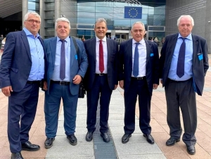 Στο Ευρωπαϊκό Κοινοβούλιο ο Φώτης Δαμούλος – Μετέχει στο συνέδριο της Κεντρικής Ένωσης Επιμελητηρίων Ελλάδος (εικόνες)