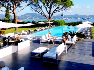 &Kappa;&omicron;&iota;&nu;&omega;&nu;&iota;&kappa;ό&sigmaf; &Tau;&omicron;&upsilon;&rho;&iota;&sigma;&mu;ό&sigmaf;: &Pi;&rho;&omega;&tau;&iota;ά &gamma;&iota;&alpha; &tau;&eta;&nu; &Alpha;&rho;&gamma;&omicron;&lambda;ί&delta;&alpha; &sigma;&tau;&eta;&nu; &Pi;&epsilon;&lambda;&omicron;&pi;ό&nu;&nu;&eta;&sigma;&omicron; &ndash; &Xi;&alpha;&nu;ά &laquo;&pi;&rho;&omega;&tau;&alpha;&theta;&lambda;ή&tau;&rho;&iota;&alpha;&raquo; &eta; &Epsilon;ύ&beta;&omicron;&iota;&alpha;