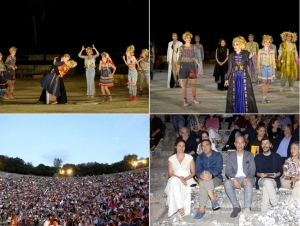 &Alpha;&upsilon;&tau;ά έ&gamma;&iota;&nu;&alpha;&nu; &sigma;&tau;&eta; &laquo;&Mu;ή&delta;&epsilon;&iota;&alpha;&raquo; &tau;&omicron;&upsilon; &Mu;&pi;&omicron;&sigma;&tau; &sigma;&tau;&omicron; &Alpha;&rho;&chi;&alpha;ί&omicron; &Theta;έ&alpha;&tau;&rho;&omicron; &Epsilon;&pi;&iota;&delta;&alpha;ύ&rho;&omicron;&upsilon; - &Chi;&epsilon;&iota;&rho;&omicron;&kappa;&rho;&omicron;&tau;ή&theta;&eta;&kappa;&epsilon; &theta;&epsilon;&rho;&mu;ά &alpha;&pi;ό &tau;&omicron;&nu; &kappa;ό&sigma;&mu;&omicron; (&epsilon;&iota;&kappa;ό&nu;&epsilon;&sigmaf;)