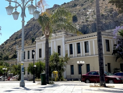 &Nu;&alpha;ύ&pi;&lambda;&iota;&omicron;: &Delta;ύ&omicron; &pi;&rho;&omicron;&phi;&upsilon;&lambda;&alpha;&kappa;&iota;&sigma;&tau;έ&omicron;&iota; &gamma;&iota;&alpha; &tau;&eta;&nu; &laquo;&kappa;&iota;&nu;&eta;&mu;&alpha;&tau;&omicron;&gamma;&rho;&alpha;&phi;&iota;&kappa;ή&raquo; &lambda;&eta;&sigma;&tau;&epsilon;ί&alpha; &sigma;&epsilon; &omicron;&iota;&kappa;ί&alpha; &sigma;&tau;&eta;&nu; &Pi;&rho;ό&nu;&omicron;&iota;&alpha; &ndash; &Pi;&alpha;&rho;&alpha;&mu;έ&nu;&epsilon;&iota; &sigma;&tau;&omicron; &nu;&omicron;&sigma;&omicron;&kappa;&omicron;&mu;&epsilon;ί&omicron; &omicron; &tau;&rho;ί&tau;&omicron;&sigmaf; &pi;&omicron;&upsilon; έ&pi;&alpha;&theta;&epsilon; &epsilon;&gamma;&kappa;&epsilon;&phi;&alpha;&lambda;&iota;&kappa;ό (&beta;ί&nu;&tau;&epsilon;&omicron;)
